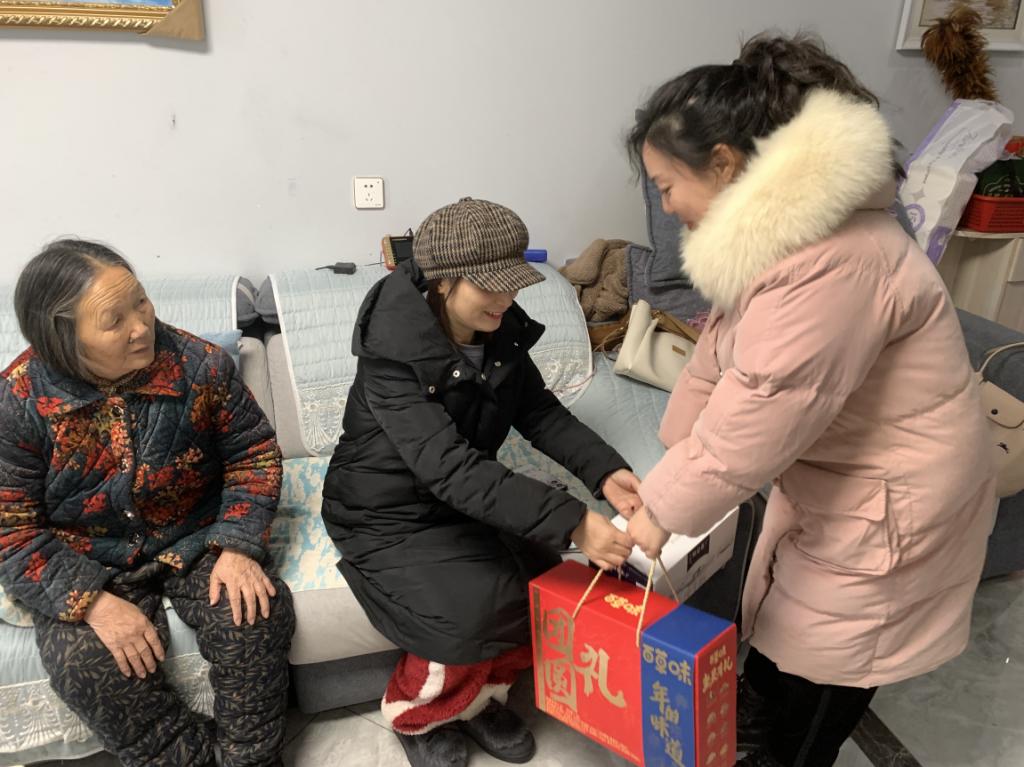 冬日传温情家访暖人心经济与管理学院开展寒假家访活动